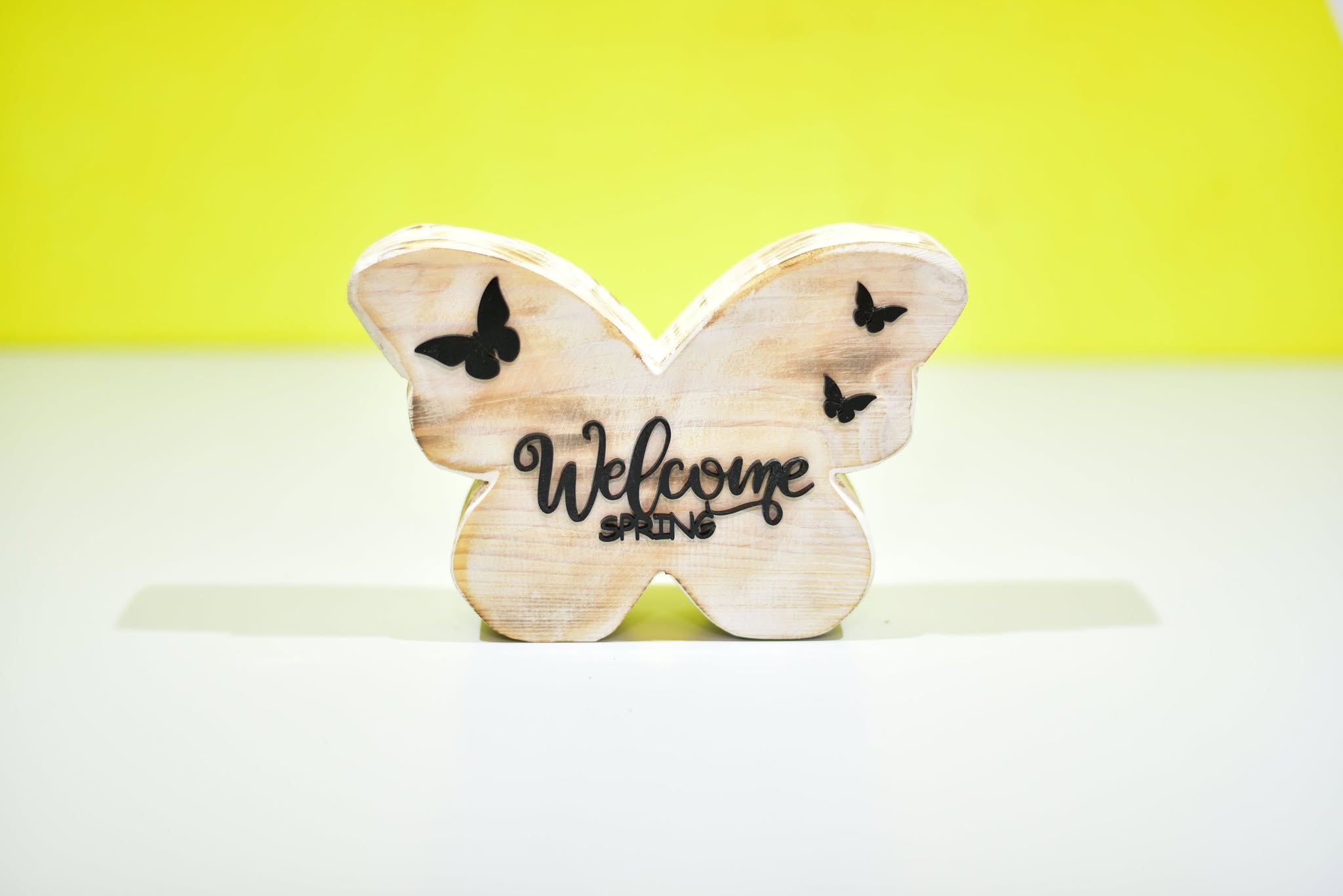 Χειροποίητη ξύλινη πεταλούδα Welcome Spring λευκή