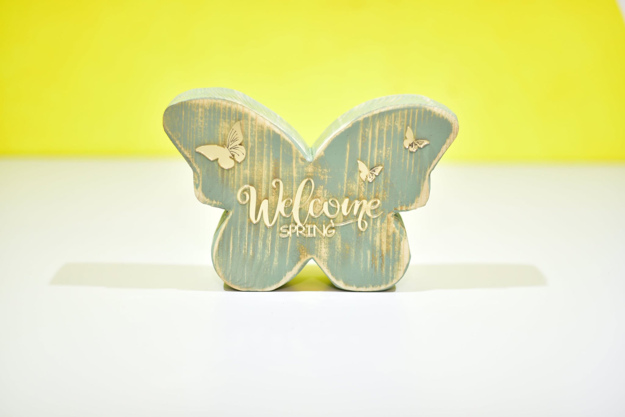 Χειροποίητη ξύλινη πεταλούδα Welcome Spring φυστικί