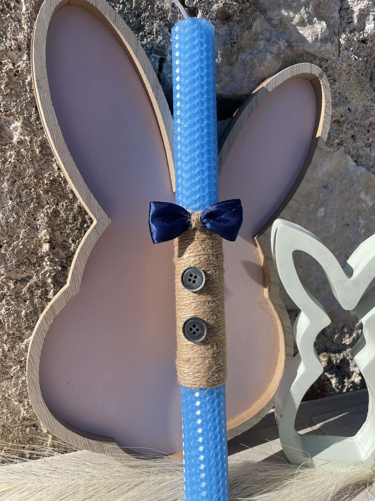 Λαμπάδα Μελισσοκέρι κουστούμι με παπιγιόν και κουμπιά