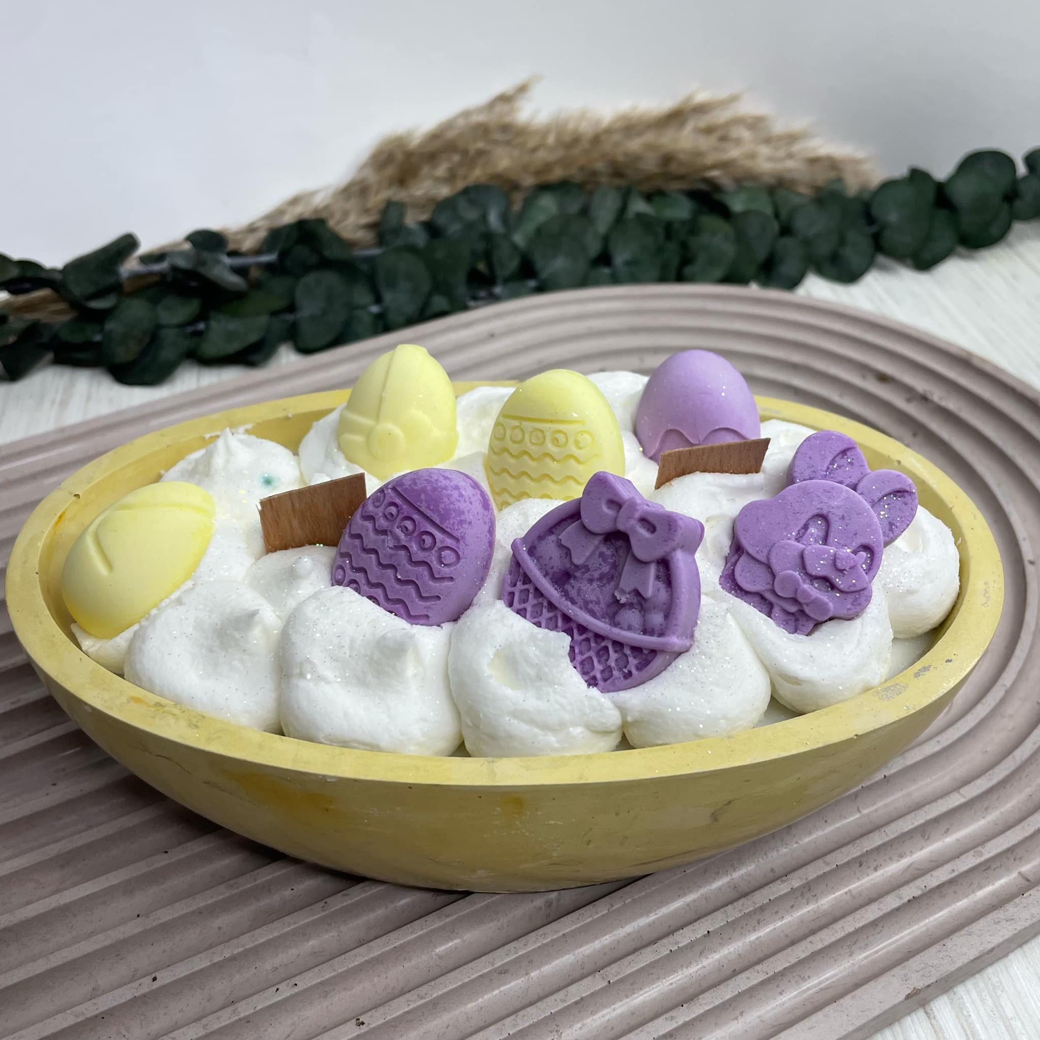 Αρωματικό κερί σόγιας σε κίτρινο κεραμικό δοχείο