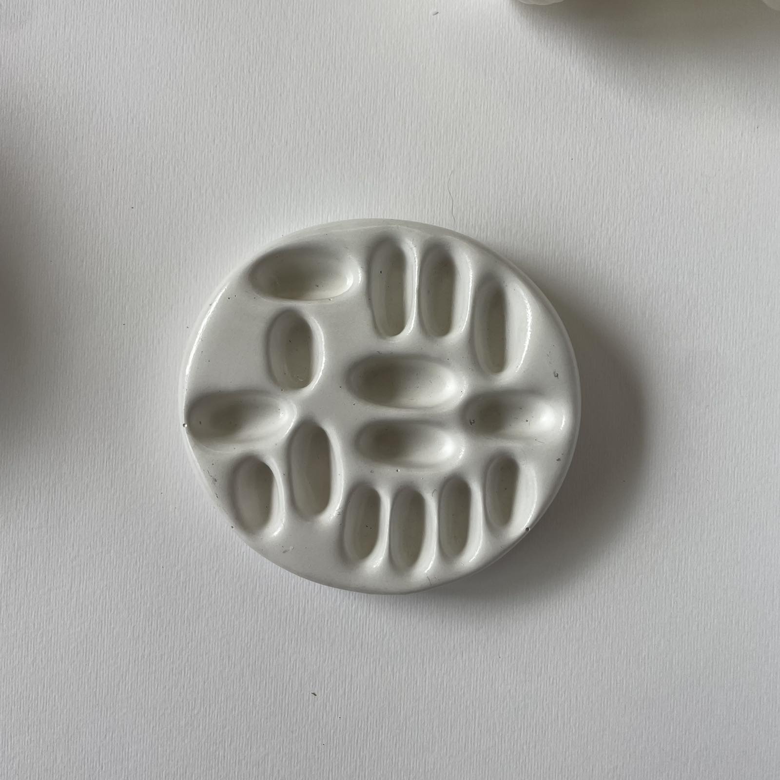 Κεραμική διακοσμητική βάση λευκή για δαχτυλίδια