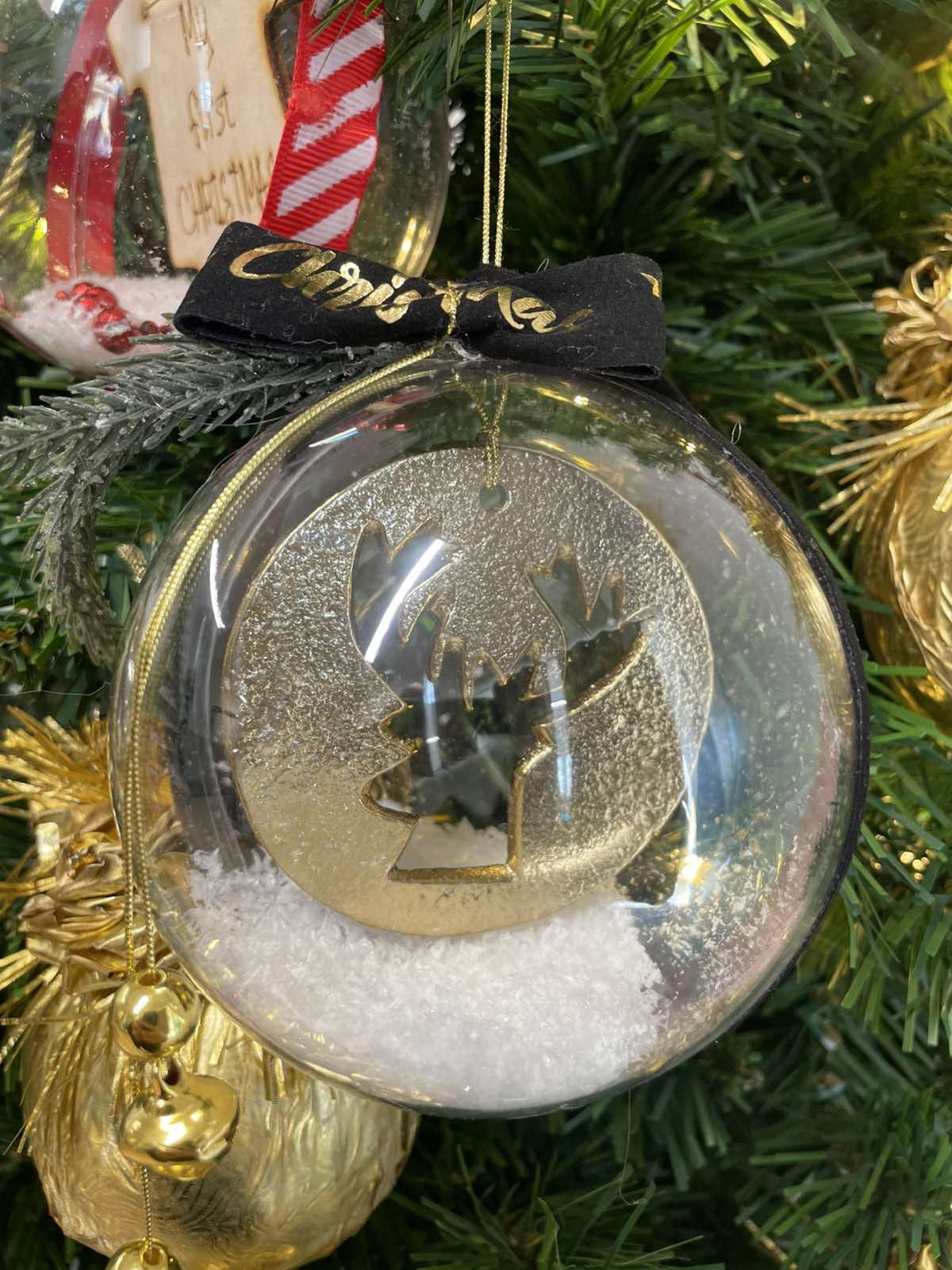 Χειροποίητη Χριστουγεννιάτικη Μπάλα με Χρυσό τάρανδο και Χιόνι