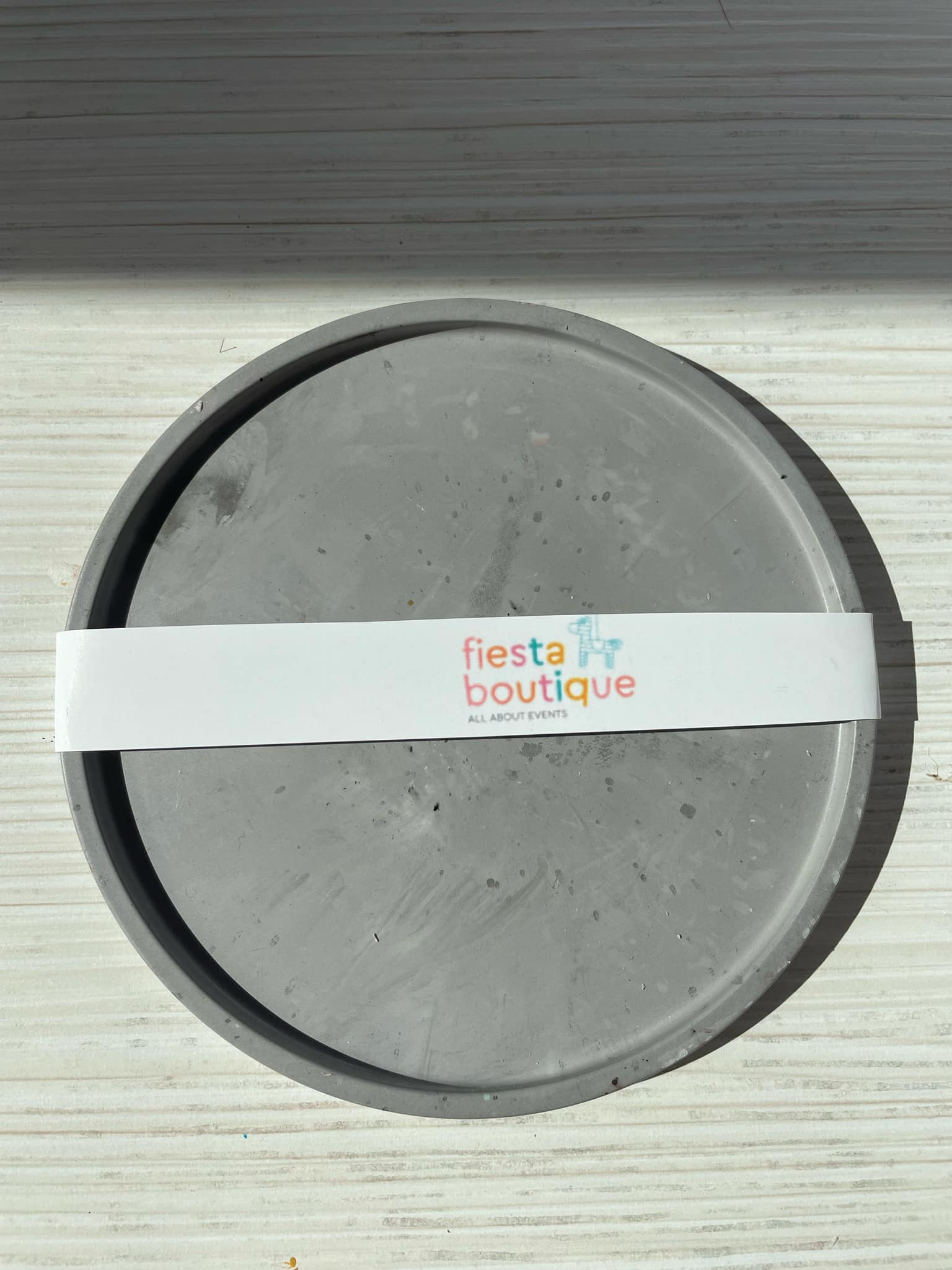 Στρόγγυλος δίσκος 21εκ γκρί