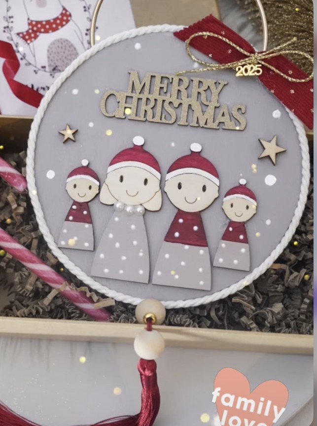 Χριστουγεννιάτικο Στολίδι «Οικογένεια» - Merry Christmas χρώμα Γκρί