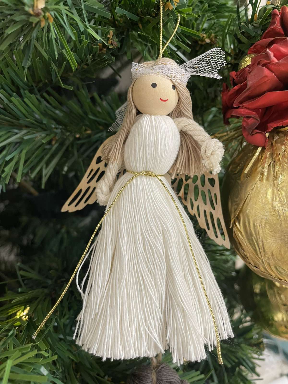 Χειροποίητη κούκλα μακραμέ λευκή-φτερά(12εκ)