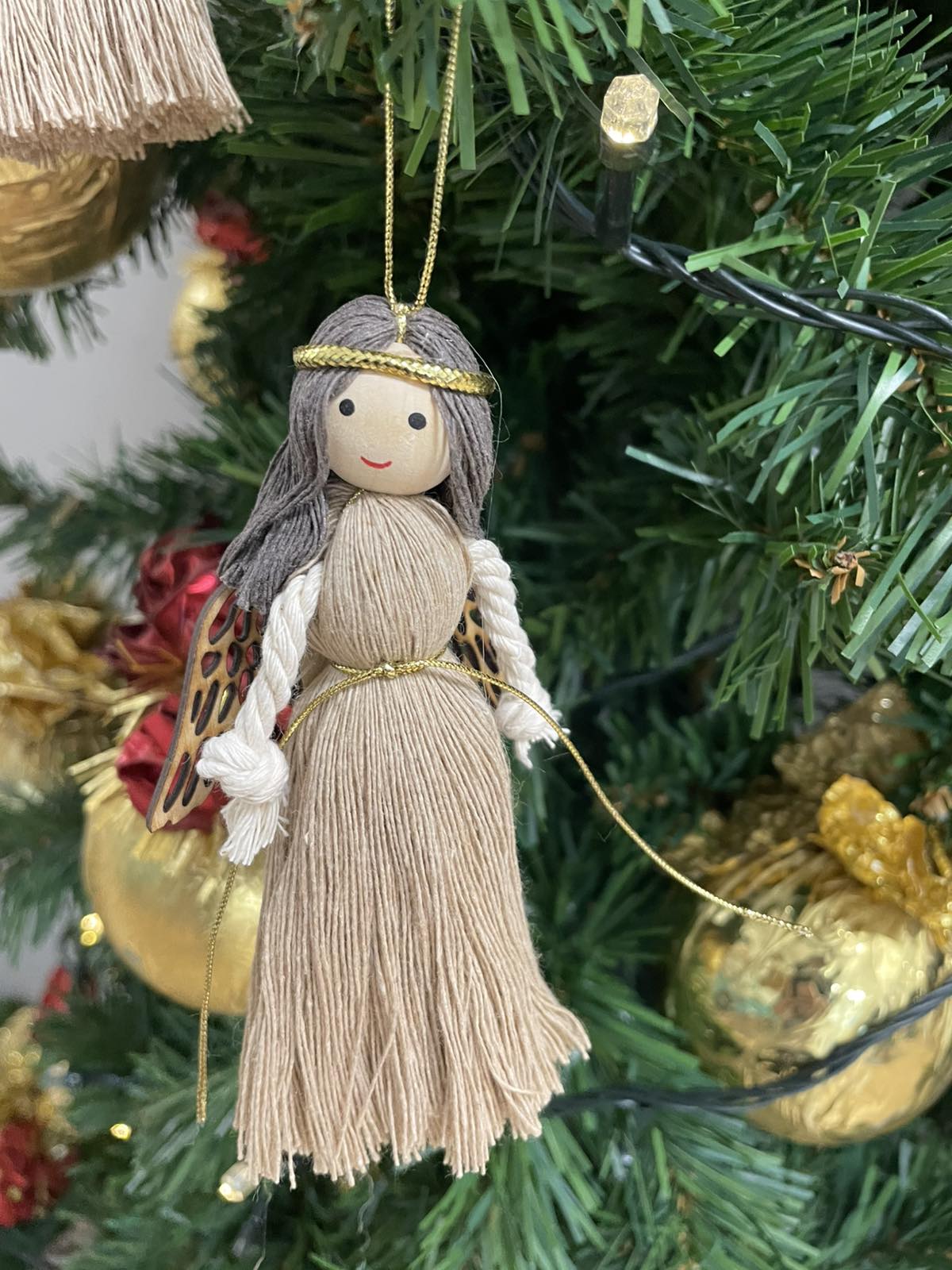 Χειροποίητη κούκλα μακραμέ καφέ-φτερά (12εκ)